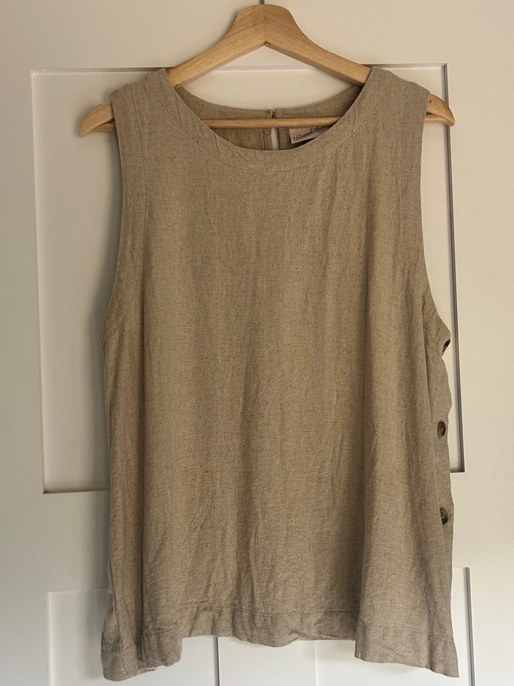 Universal Thread Beige Sleeveless Button-Side Tunic Tank